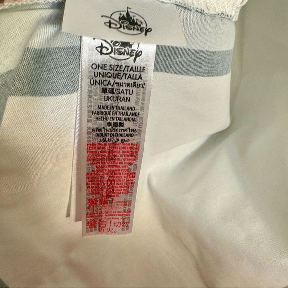 NWT. Disney Apron Alice In Wonderland UK Pavilion “It's Always Tea Time” Apron - Picture 10 of 11